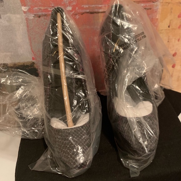 Brian Atwood Bfsavita Platforms - Picture 4 of 6